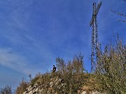 60 Alla alta croce di vetta del Canto Alto (1146 m)